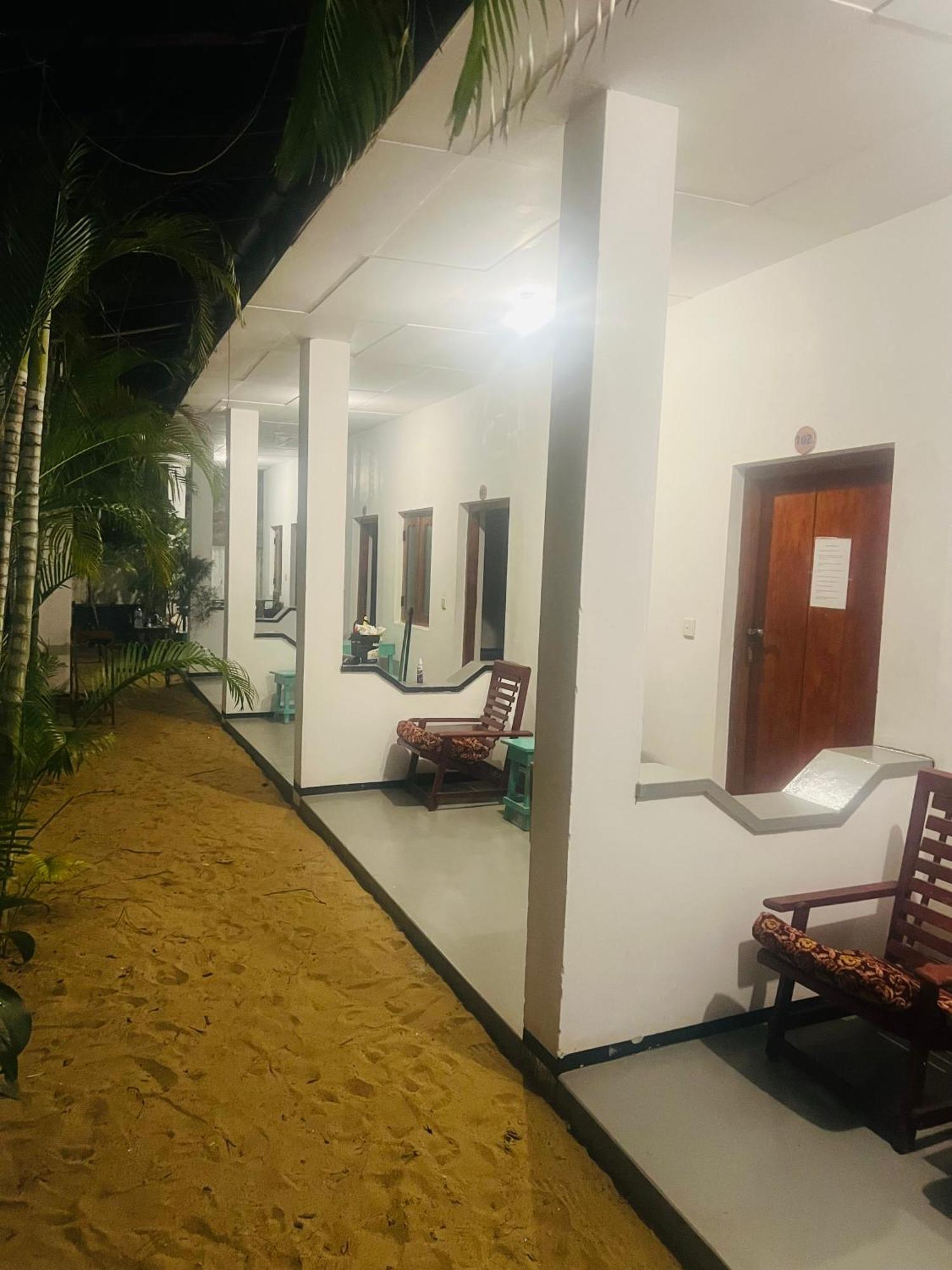 Moxy Bay Arugambay Hotel Arugam Bay Exterior photo